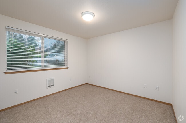 1BR, 1BA - 702SF