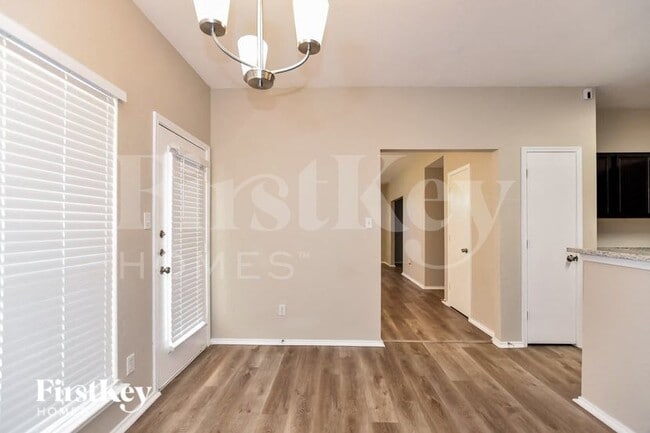 Photo - 1519 Cedarcrest Cir