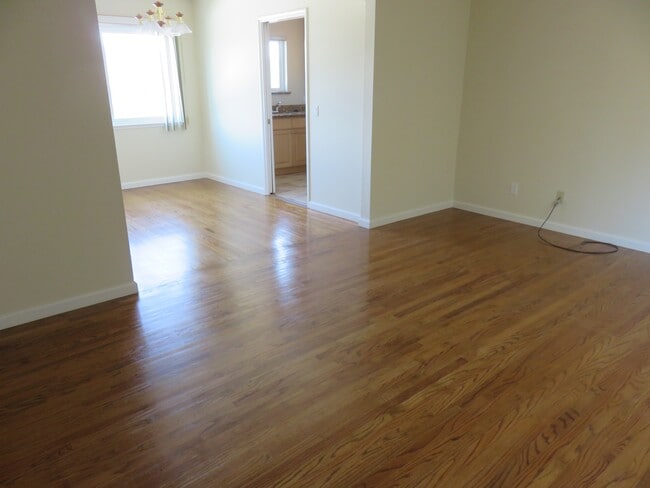 Photo - Village Court Apartments