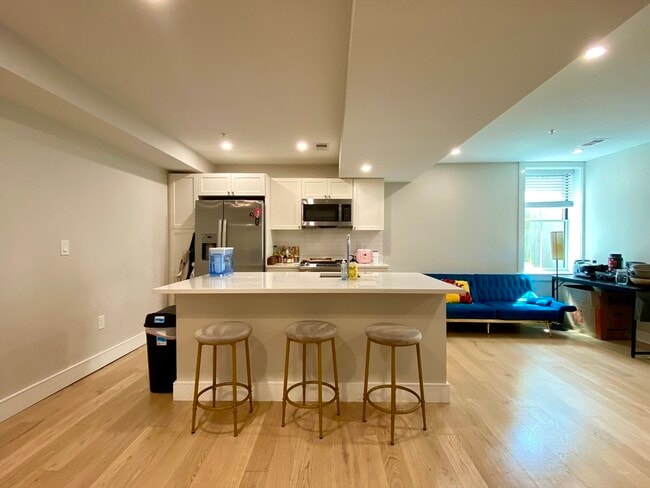 Building Photo - 13 Greylock Rd Unit 3 Rental