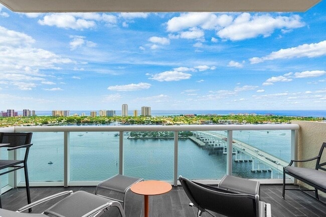 Building Photo - 2640 Lake Shore Dr Unit 2609