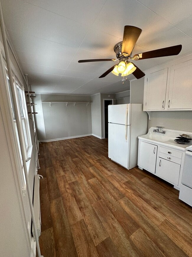 Photo - 213-215-215 E Franklin St Unit 213