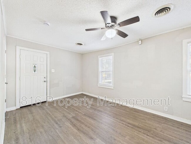 Photo - 1901 S Ash Ave