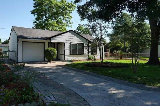 Building Photo - 7102 Raton St Rental