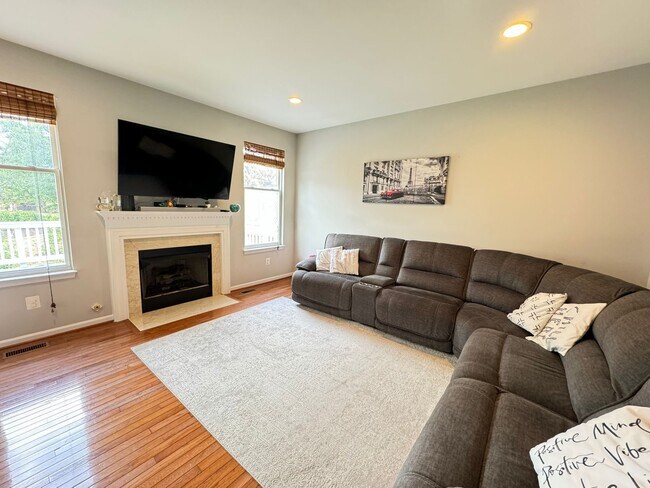 Photo - 21547 Trowbridge Square