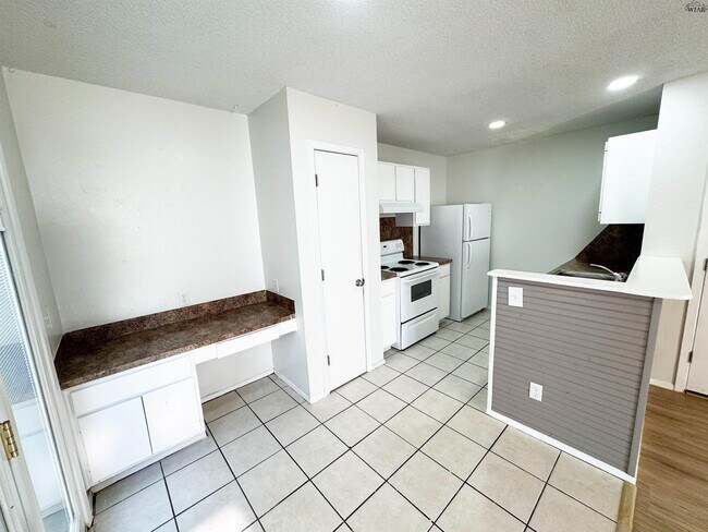 Photo - 4511 Mistletoe Dr