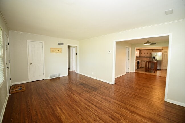 Photo - 10 S 106th E Pl