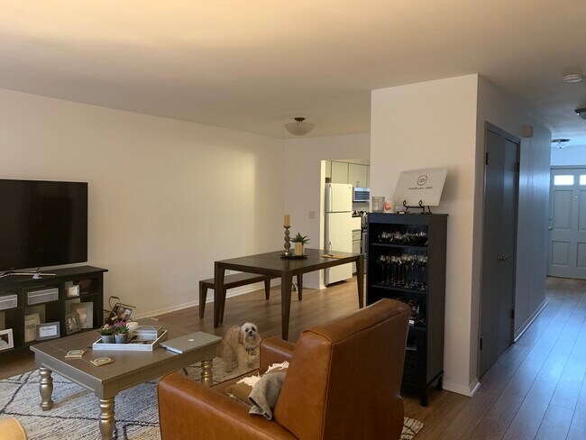Photo - 2909 Zollinger Rd