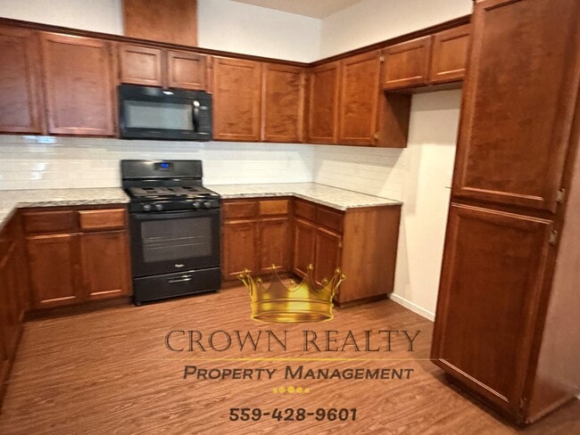 Photo - 582 N 4th St
