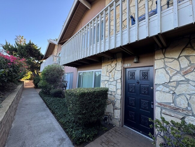 Building Photo - Spacious Ventura Keys Condo- Enjoy The Beach Life!