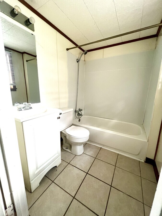 Photo - 824 E Jane St