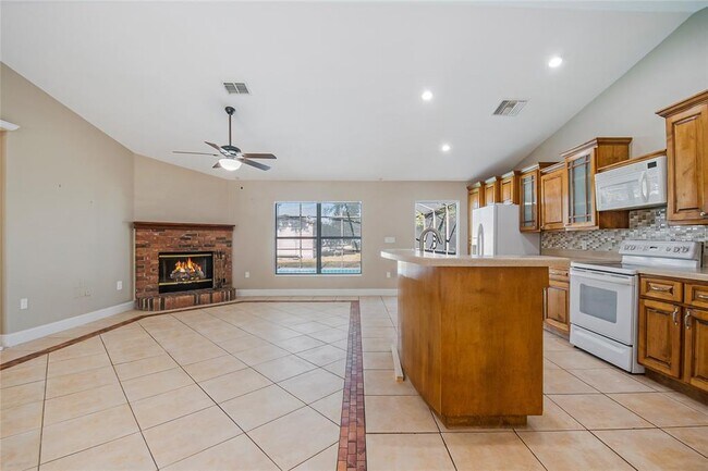 Photo - 1503 Lund Ave