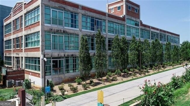 890 Memorial Dr SE Unit 204