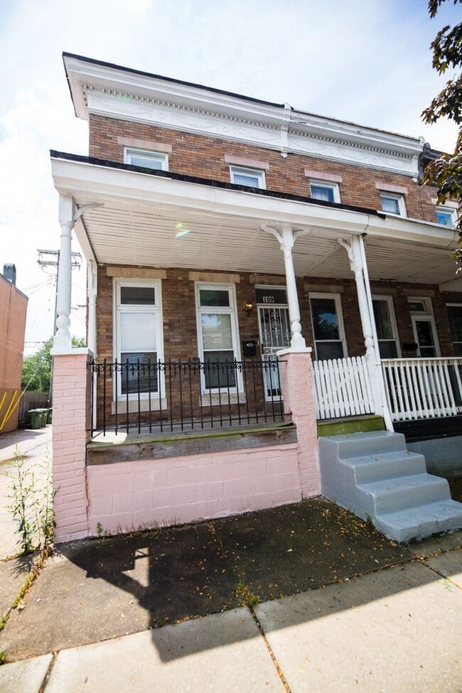 Building Photo - Charles Village 3bd/1.5ba Rowhome w/ W/D & A/C! --Available 8/14