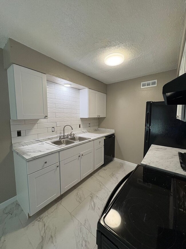 Photo - 1bedroom /1 bath ENTIRELY REMODELED Unidad 5620D-Q