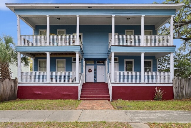 Building Photo - 309 W 41st St