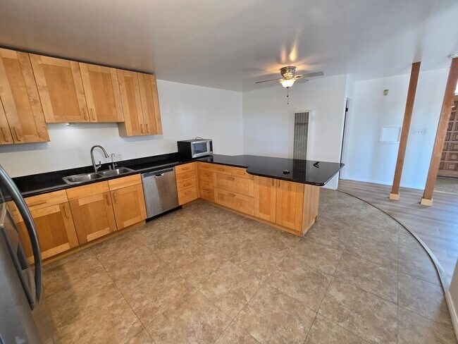 Photo - Pacific Beach 2-br House + Garage