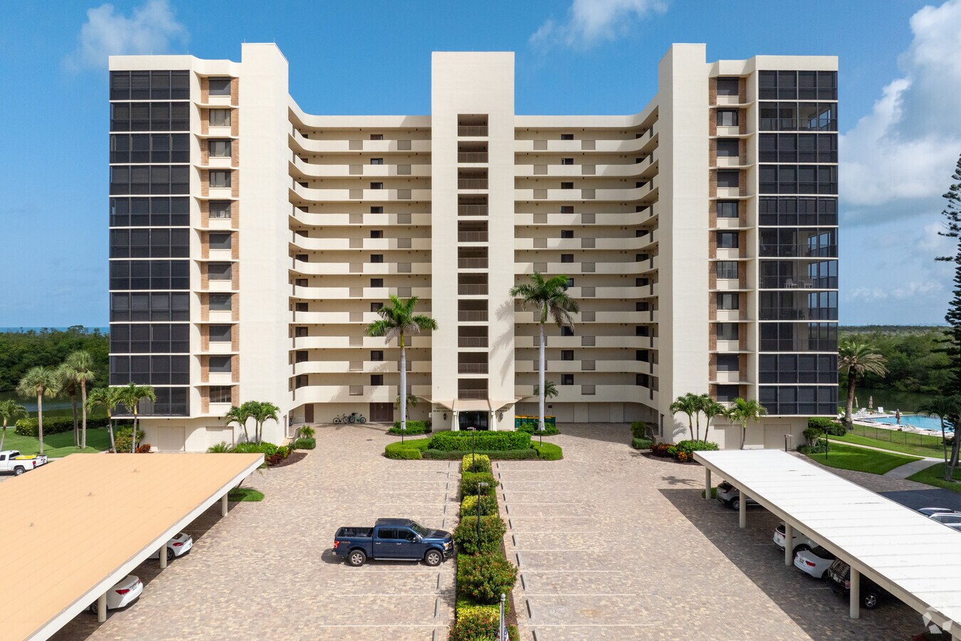 Ángulo 1 del edificio alternativo - Vanderbilt Towers