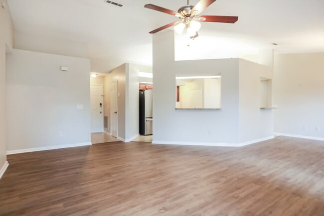 Photo - 380 Willow Green Dr