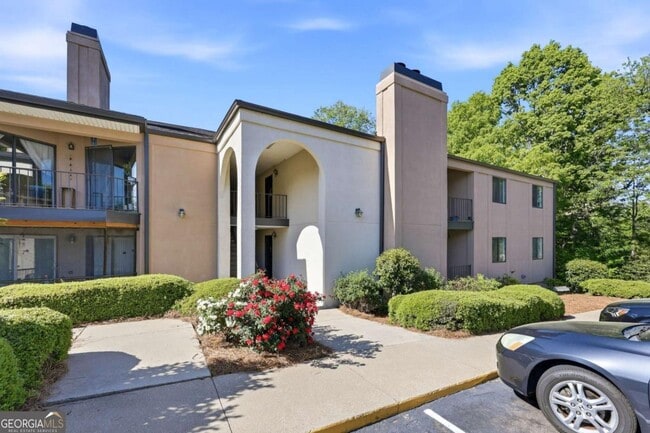 Building Photo - 605 Candler St Unit B13