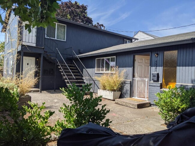Photo - 4925 SE 71st Ave Apartment Unit 4925