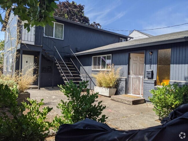 Building Photo - 4925 SE 71st Ave Unit 4925 Rental