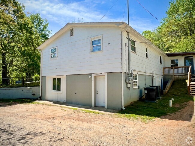 Building Photo - 1-Bedroom with Bonus Room! Housing Voucher... Unit 4 Swager Rental