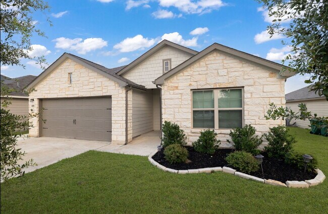 Photo - "Spacious 4-Bedroom Home in Converse with ...