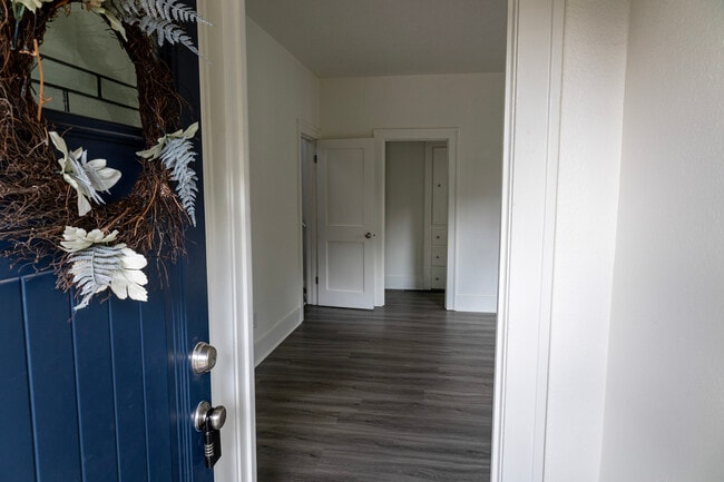 Photo - 1104 S Main Ave