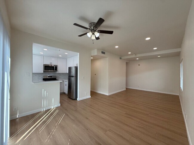 Photo - 11035 Moorpark St Unit 101