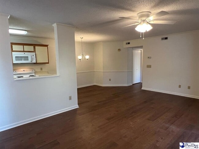 Photo - 701 Coventry Ln