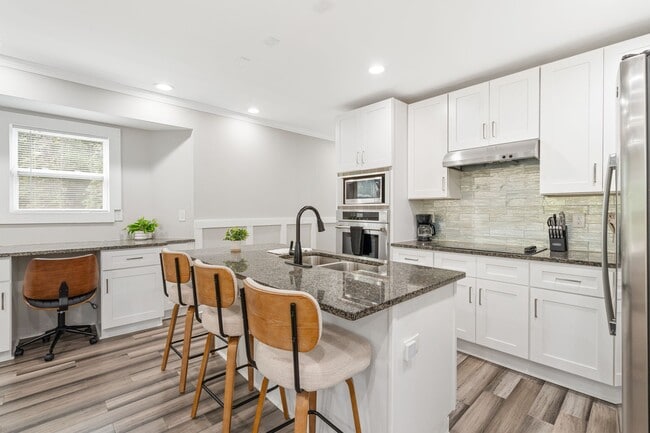 Photo - 1409 Bridges Ave SW