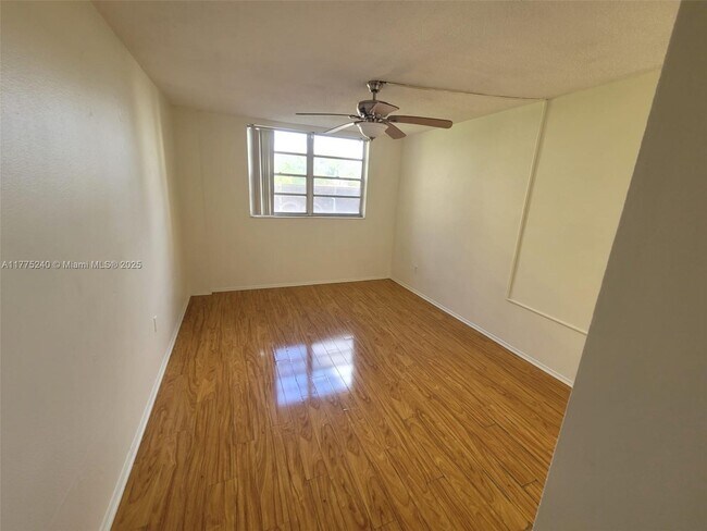 Photo - 16400 NE 17th Ave Unit 206