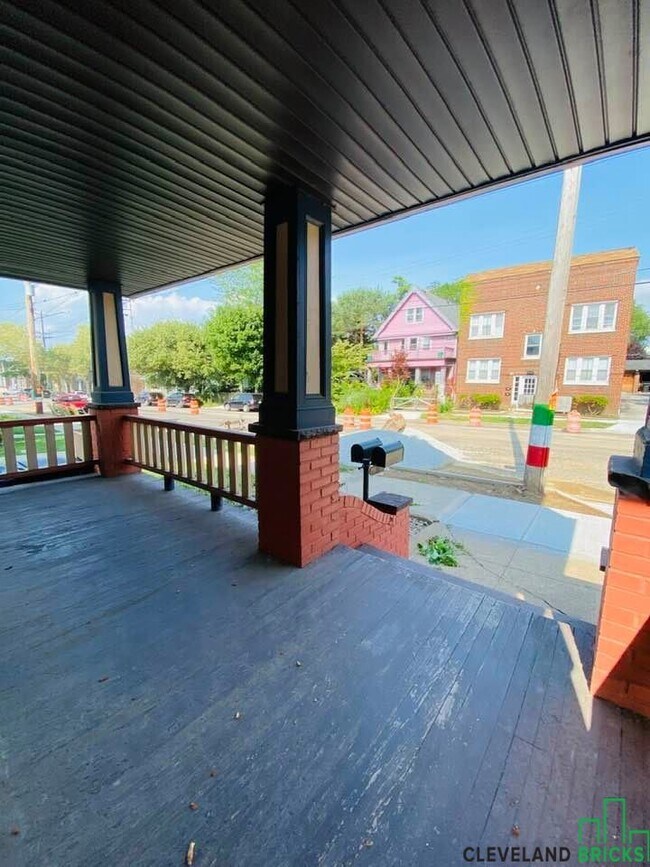 Photo - 1328 W 65th St House