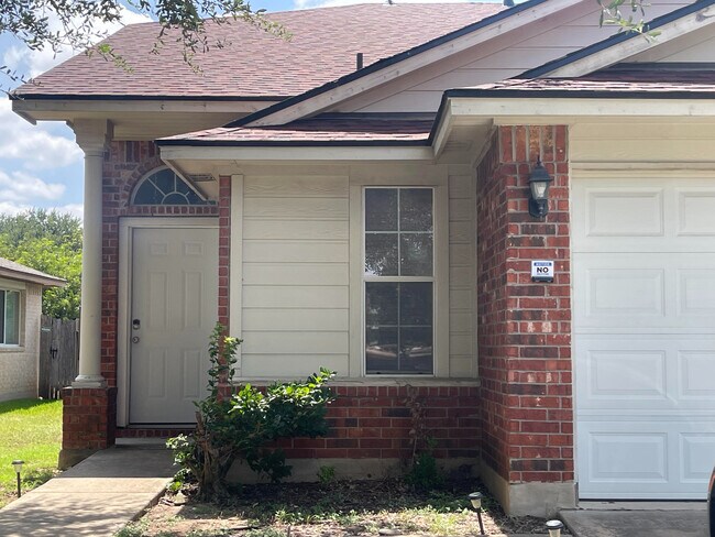 Photo - Room in House on Socorro Bend