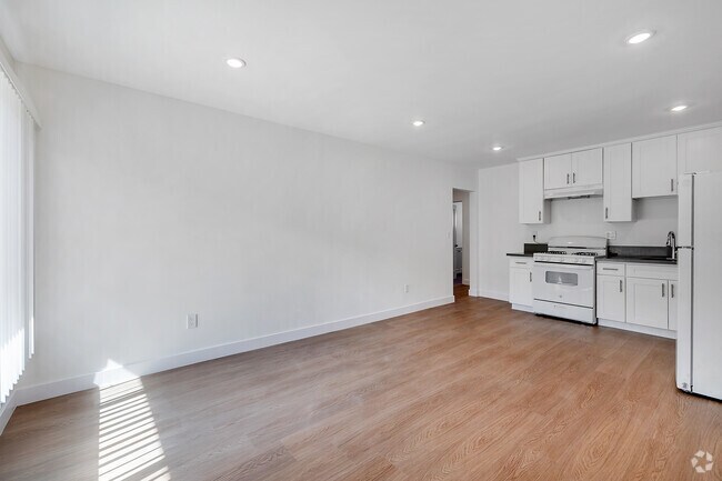 2BD, 1BA - 850SF - Living Room - 3900 Nicolet Ave