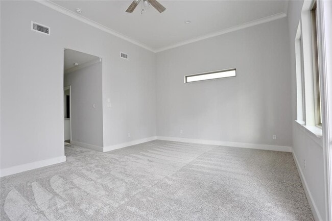 Building Photo - 513 W Bell St Rental