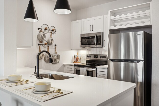A1 Kitchen - Forayna Vintage Park Apartments