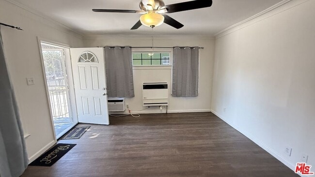 Photo - 607 W 47th St