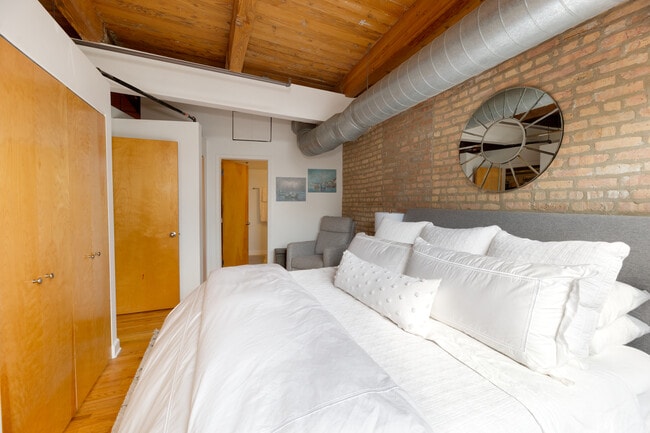 Photo - 612 N Oakley Blvd Unit 206