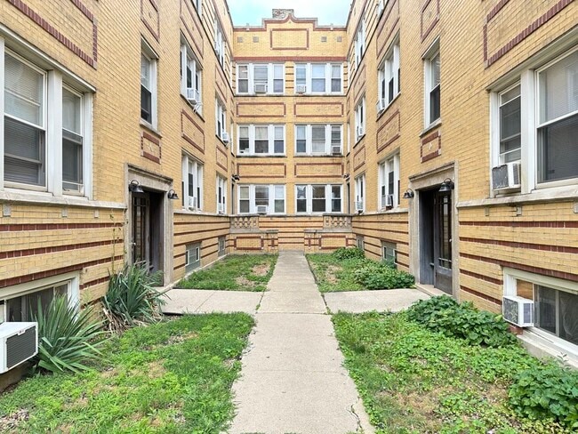 Building Photo - 4409 N Kenneth Ave Rental