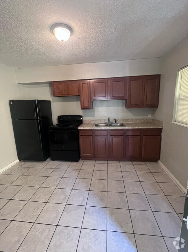 Building Photo - 3812 Almeda St Rental