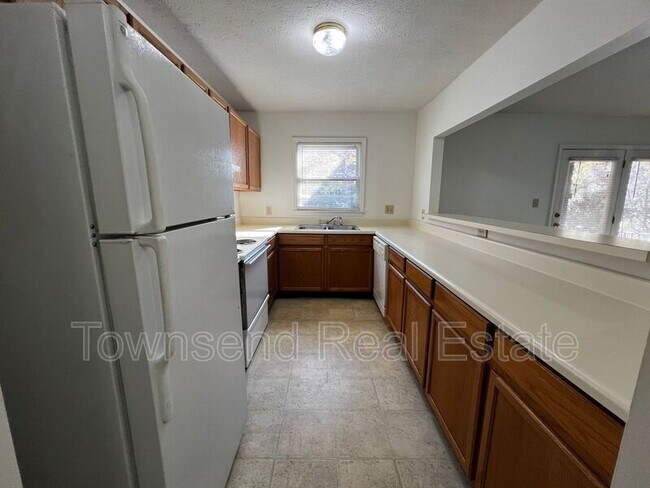 Photo - 1051-4 Ancestry Dr.