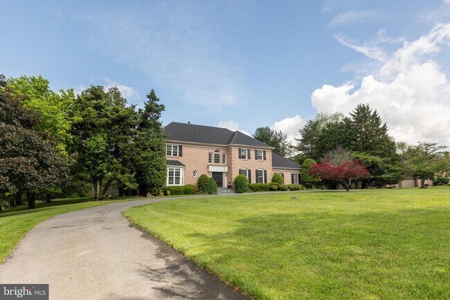 Photo - 8809 Saunders Ln