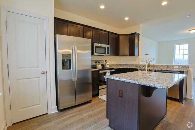 Building Photo - Luxury Townhomes!