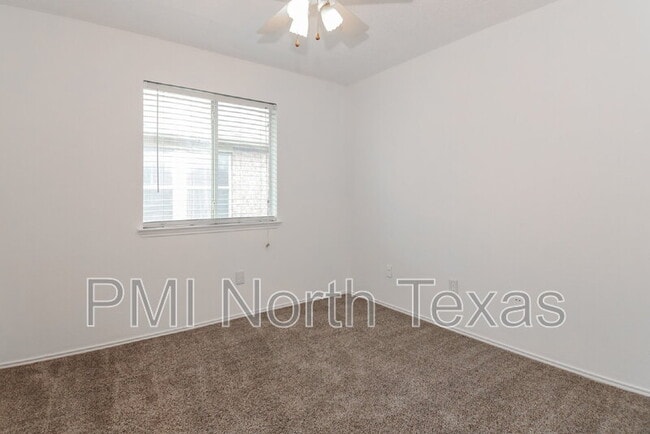 Photo - 1571 Thornhill Ln