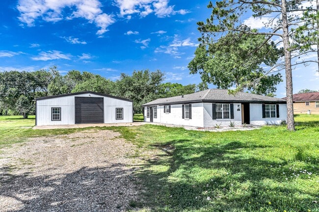 Building Photo - 215 Little Dogie Rd Rental