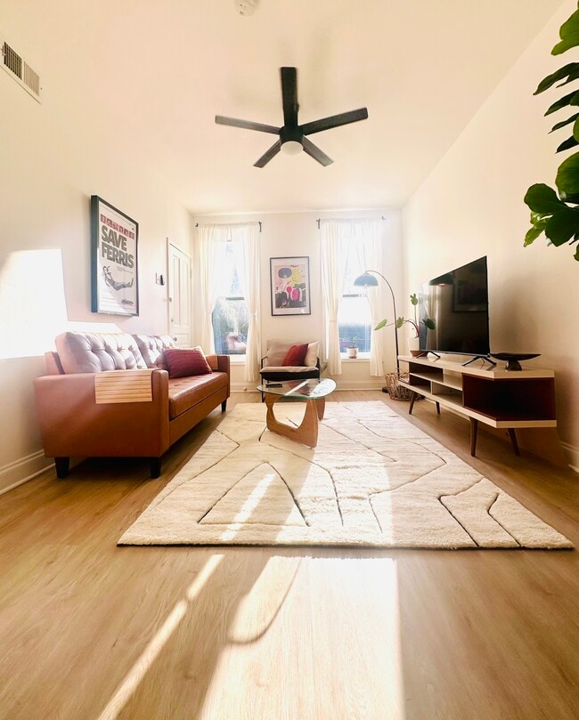 Photo - 2014 N Oakley Ave Unidad 1