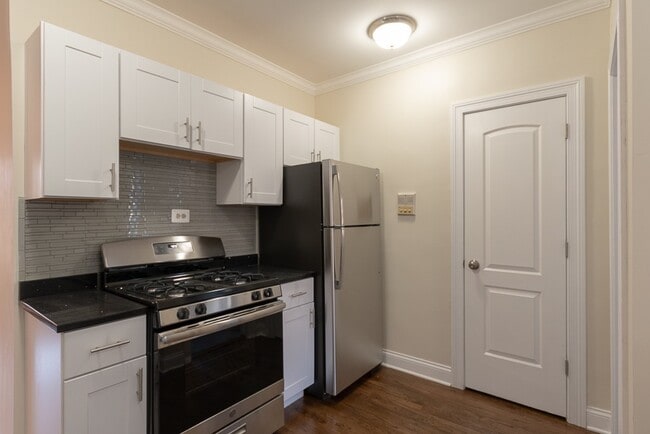 Photo - 3826 N Greenview Ave Unit J09P