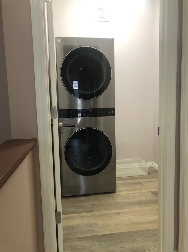 Photo - 1680 Oakbrooke Ct